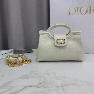 Dior Jolie